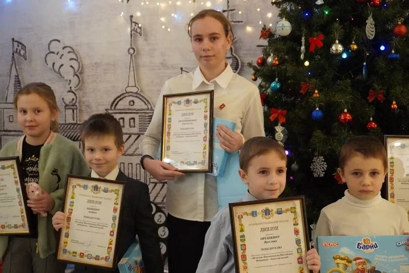 В Ульяновской области наградили победителей Губернаторского творческого конкурса «30-летие Конституции Российской Федерации - детский взгляд»