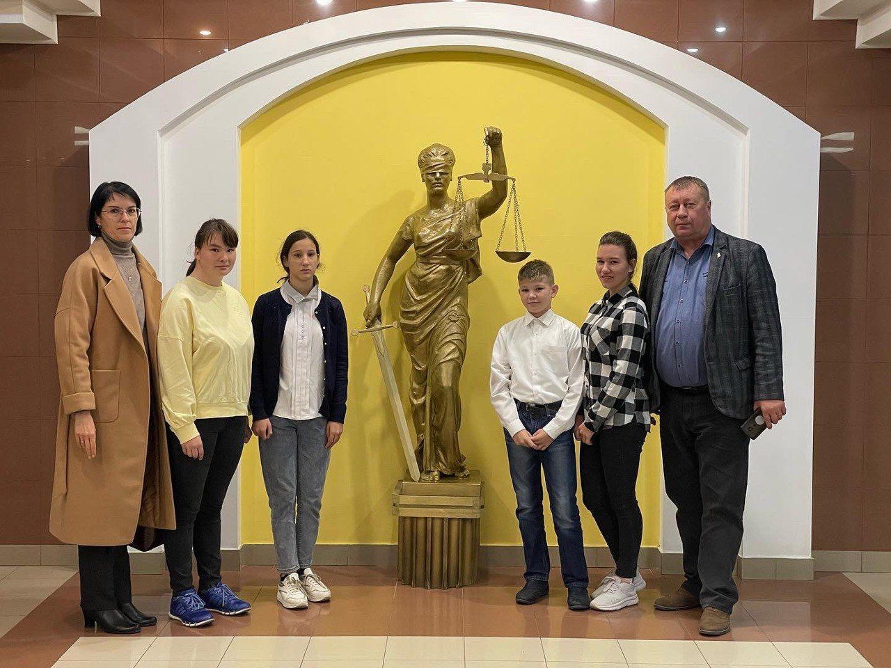 Воспитанников детских домов Ульяновской области познакомили с историей судопроизводства Воспитанников детских домов Ульяновской области познакомили с историей судопроизводства