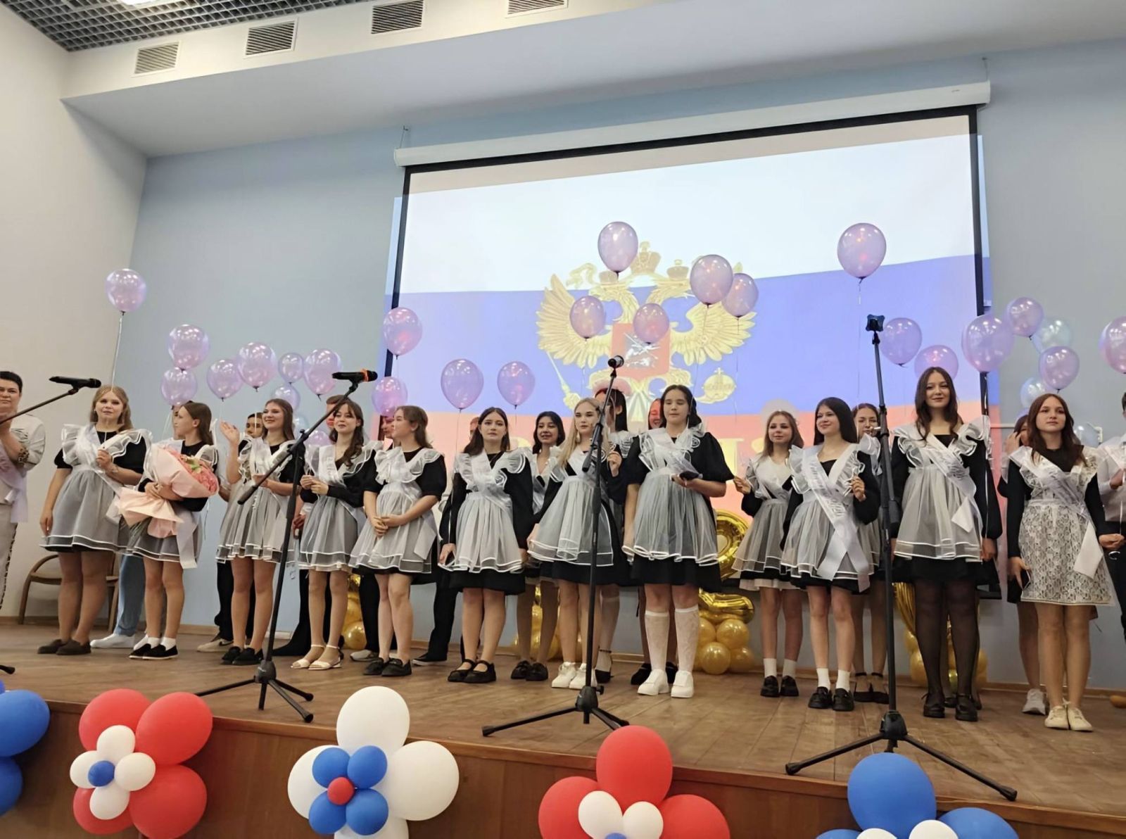 Вот и прозвенел последний звонок...