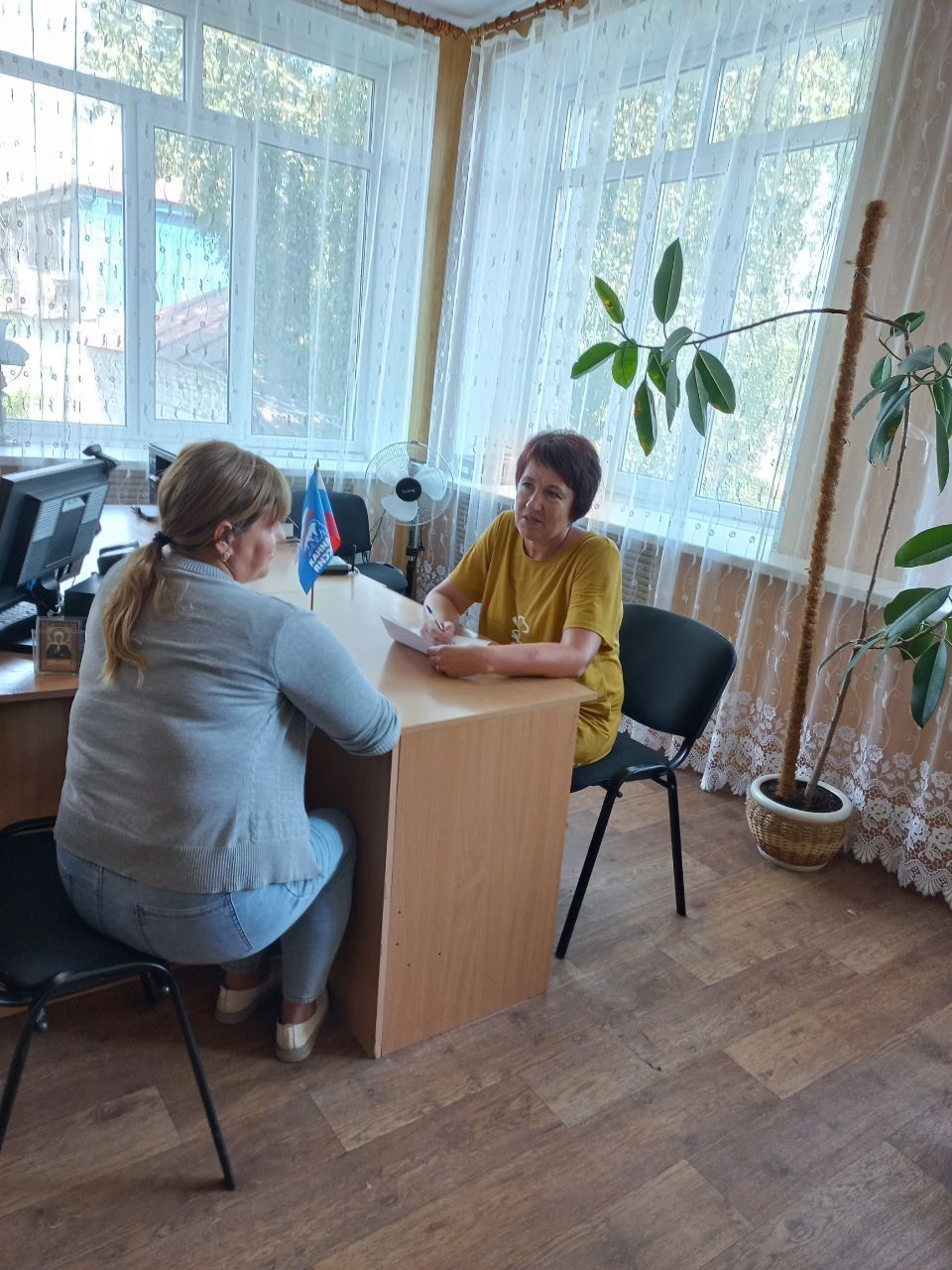 Юристы госюрбюро предоставили правовые консультации гражданам в рамках работы общественной приёмной партии «Единая Россия»